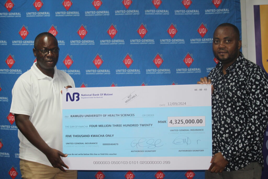 Chibwe (right) handing over cheque to Kumwenda
